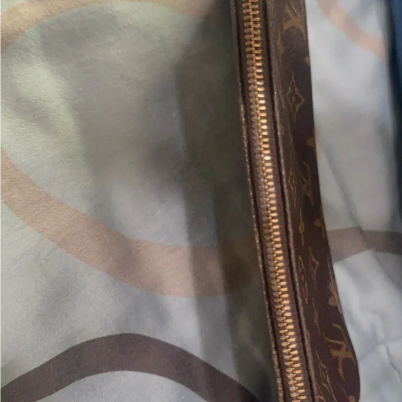 🌟 Authentic Louis Vuitton Pochette Accessoires – Classic Monogram 🌟 - Picture 3 of 16